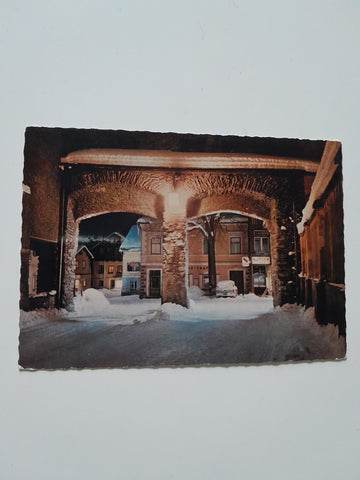 AK Schladminger Stadttor in einer Winternacht.
