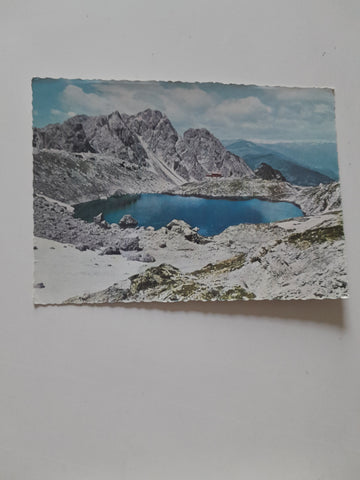 AK Lienzer Dolomiten. Karlsbader Hütte mit dem großen Laserzsee.