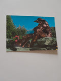 AK Oberlienz, Hotel Tyrol. Ruhender Hirte an der Quelle. Albin Egger-Lienz Monumentalplastik in Kupfer.