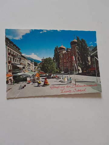 AK Lienz. Fußgängerzone mit Liebburg.