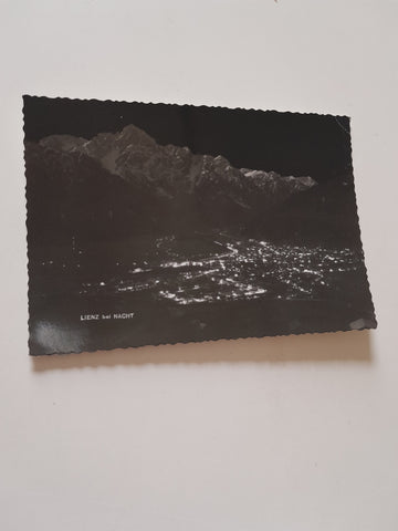 AK Lienz bei Nacht.