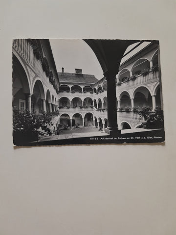 AK St. Veit an der Glan Arkadenhof im Rathaus.