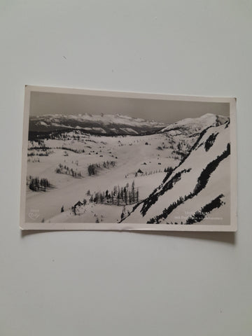 AK Tauplitzalm mit Dachstein und Lawinenstein.