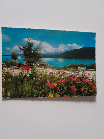 AK Krumpendorf am Wörther See. Am Blumenstrand.