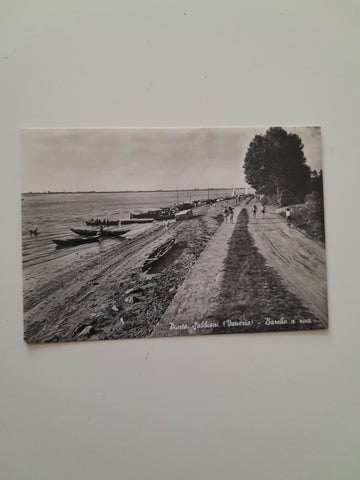 AK Punta Sabbioni. Barche a riva.