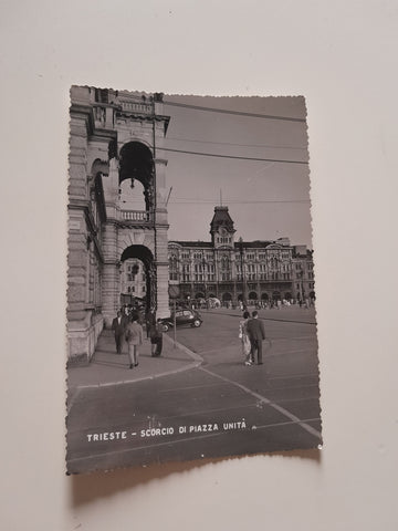 AK Trieste - Scorcio di Piazza Unita.