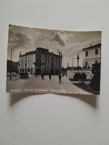 AK Pordenone. Piazzale XX Settembre - Palazzo Cossetti.