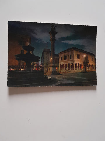 AK Udine. Piazza Liberta. Notturno.