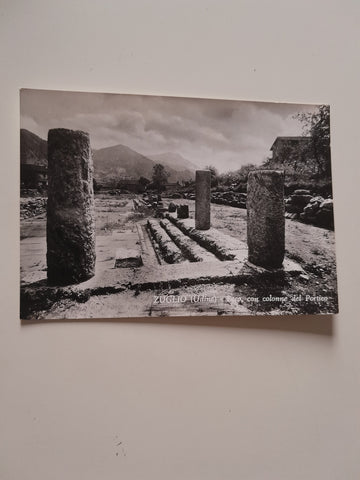 AK Zuglio. Foto, con colonne del Portico.