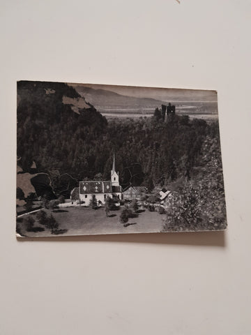 AK Götzis. St. Arbogast mit Blick auf Ruine Montfort.