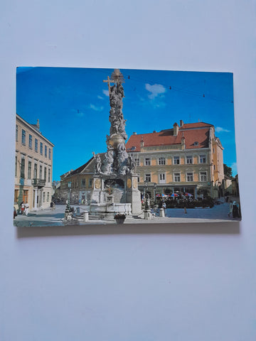 AK Baden bei Wien. Hauptplatz mit Pestsäule und Cafe Central.