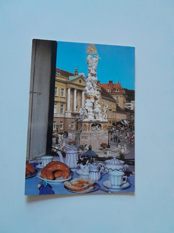 AK Baden bei Wien. Hauptplatz mit Pestsäule. Badner Kipferl.