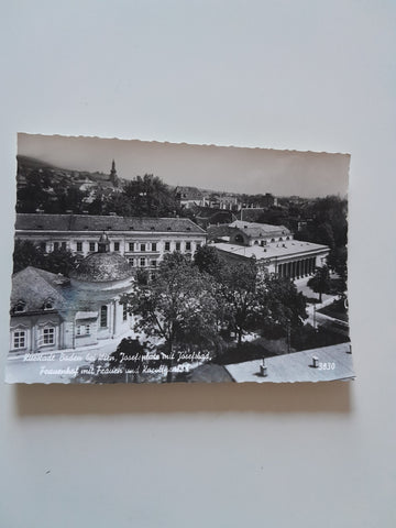 AK Baden bei Wien. Josefsplatz mit Josefsbad. Frauenhof mit Frauen und Karolinenbad.