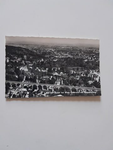 AK Baden bei Wien. Panorama mit Wasserleitung. (1956)