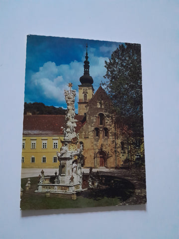AK Stift Heiligenkreuz. Kirche mit Dreifaltigkeitssäule.