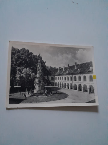AK Heiligenkreuz. Stiftshof.