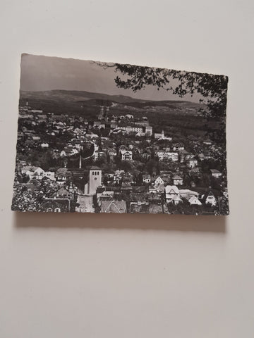 AK Klosterneuburg mit Augustiner Chorherrenstift gegen Ruine Kreuzenstein.