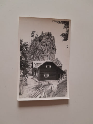AK Kienthaler-Hütte am südl. Schneeberg.