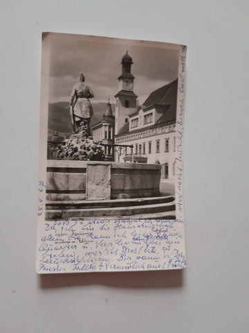 AK Leoben Bergmannsbrunnen mit Rathaus.