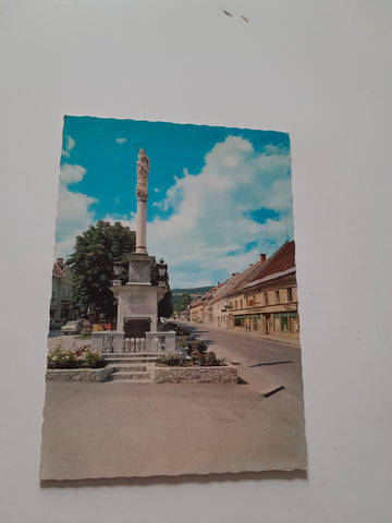 AK Neumarkt. Marktplatz mit Pestsäule.