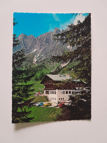 AK Arthurhaus gegen die Manndlwände. Mühlbach am Hochkönig.