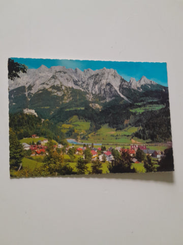 AK Werfen mit Burg gegen das Tennengebirge.