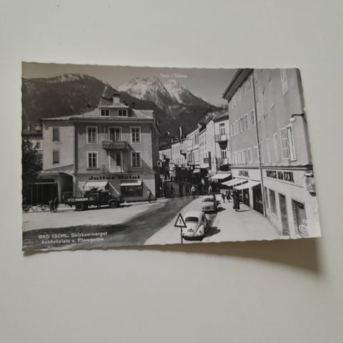 AK Bad Ischl. Auböckplatz u. Pfarrgasse. (Julius Meinl)