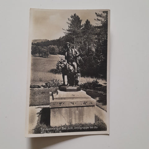 AK Bad Ischl. Jagdgruppe bei der ehem. kaisl. Villa.(1928)