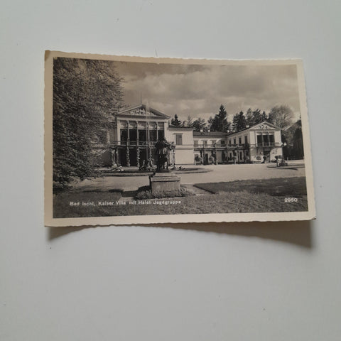 AK Bad Ischl. Kaiser Villa mit Halali Jagdgruppe.