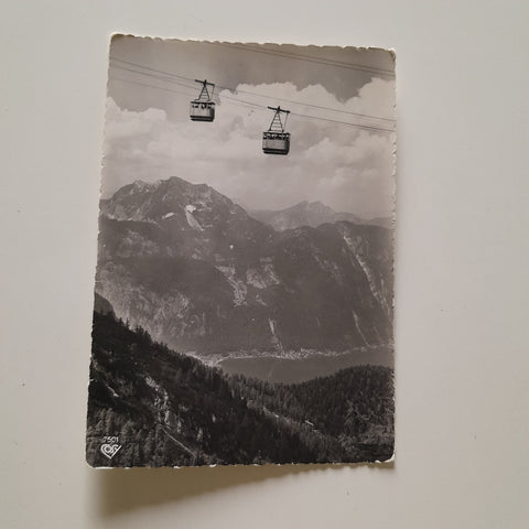 AK Dachstein-Seilbahn mit Blick auf den Plassen. Hallstatt u. Hallstättersee.