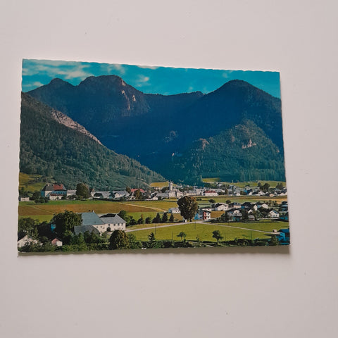 AK Scharnstein im Almtal. Blick auf Schloß und Burgruine Scharnstein.