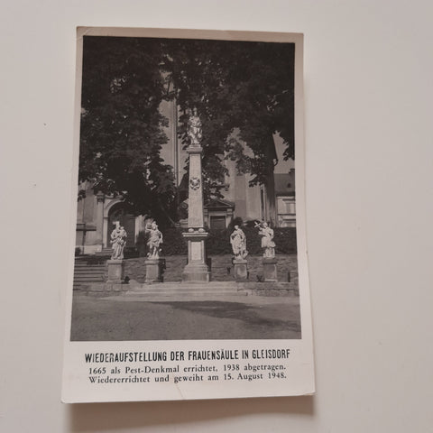 AK Gleisdorf. Wiederaufstellung der Frauensäule. 1665 als Pest-Denkmal errichtet, 1938 abgetragen. Wiedererrichtet und geweiht am 15. August 1948.