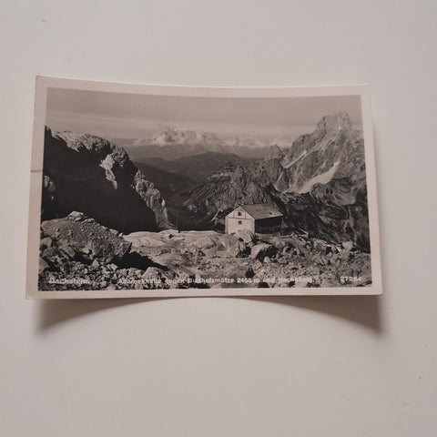 AK Dachstein Adamekhütte gegen Bischofsmütze und Hochkönig.