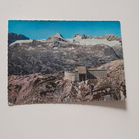 AK Berghaus Krippenstein mit König Dachstein.
