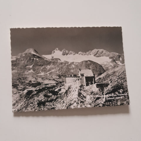 AK Flugaufnahme Berghaus Krippenstein mit Dachstein.