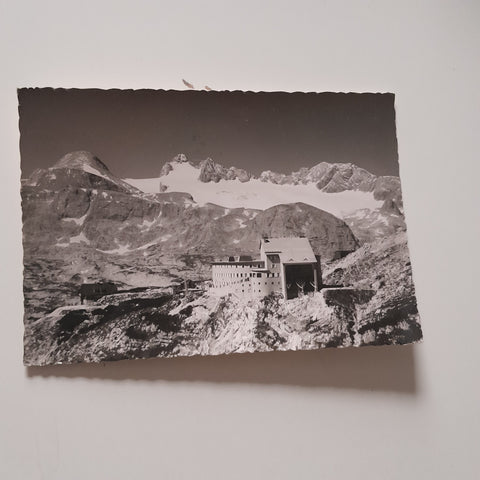 AK Flugaufnahme Berghaus Krippenstein mit Dachstein.