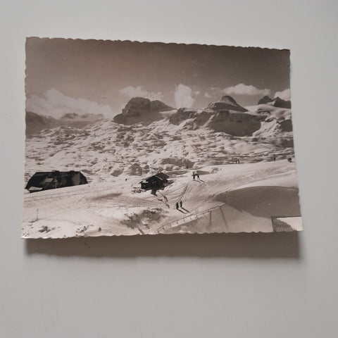 AK Skiparadies Krippenstein. Blick vom Berghaus auf die Übungshänge.