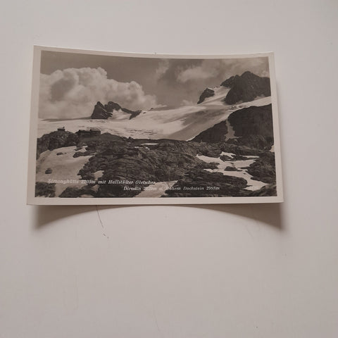 AK Simonyhütte mit Hallstätter Gletscher. Dirndln u. Hohem Dachstein. (1935)