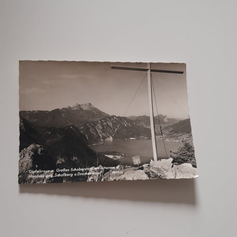AK Gipfelkreuz am Großen Schoberstein mit Attersee und Mondsee geg. Schafberg und Drachenwand.