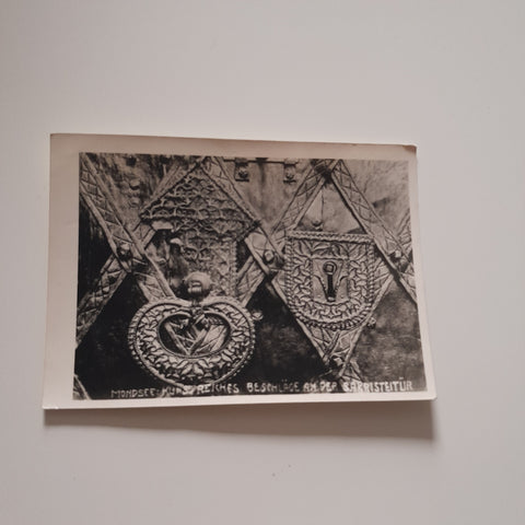 AK Mondsee. Beschläge an der Sakristeitür.