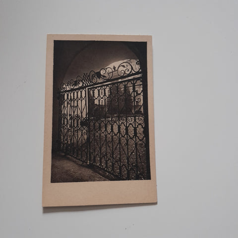 AK Mondsee, Blick in den großen Hof des Schlosses.