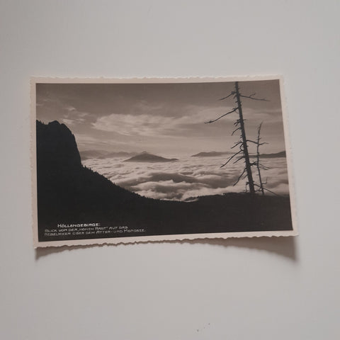 AK Höllengebirge: Blick von der Hohen Rast auf das Nebelmeer über dem Atter- und Mondsee.