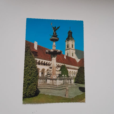 AK Reichersberg am Inn. Augustiner Chorherrenstift. Hof mit Schwanthalerbrunnen.