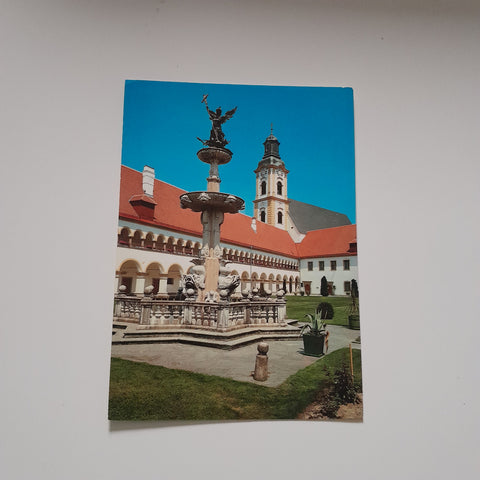 AK Reichersberg am Inn. Augustiner Chorherrenstift. Hof mit Schwanthalerbrunnen.