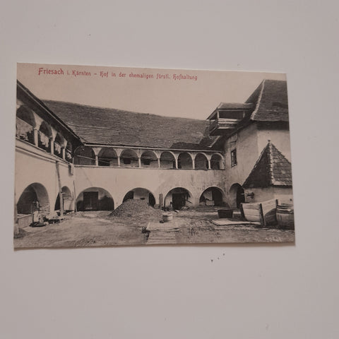 AK Friesach. Hof in der ehemaligen fürstl. Hofhaltung. (1908)