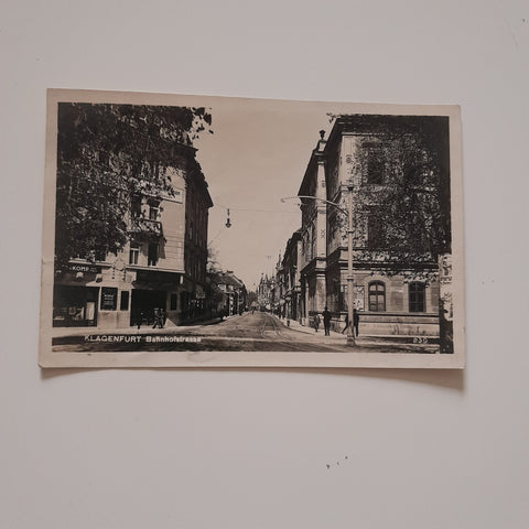 AK Klagenfurt. Bahnhofstrasse. (1927)