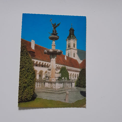 AK Reichersberg am Inn. Augustiner Chorherrenstift. Hof mit Schwanthalerbrunnen.