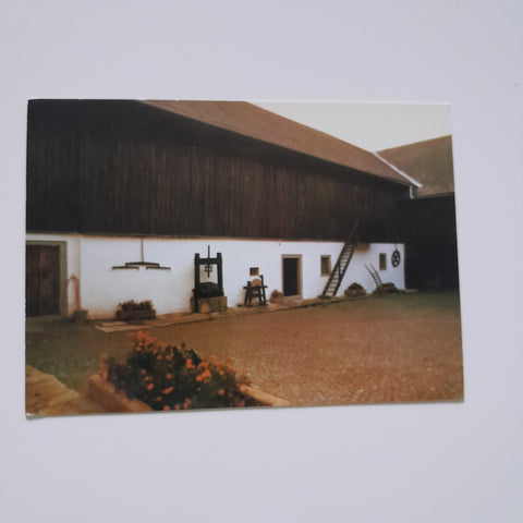 AK Altenfelden. Hotel Reiterhof Kleebauer. Rustikaler Innenhof.