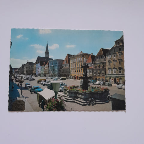 AK Steyr mit Leopoldibrunnen und Stadtpfarrkirche.