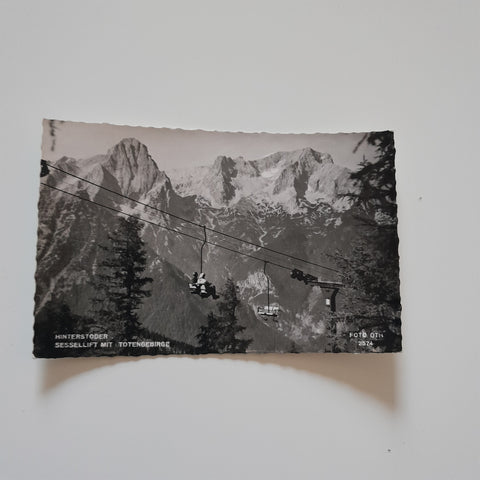 AK Hinterstoder. Sessellift mit Totengebirge.